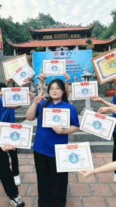 SINH VIÊN KHOA DU LỊCH VÀ NGOẠI NGỮ LAN TỎA HÀNH ĐỘNG ĐẸP TRONG MÙA THI TSA 2026